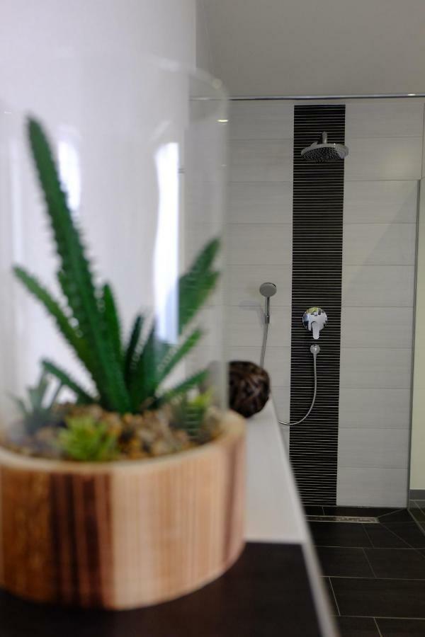 Sweet Park Appartements Rheinhausen Luaran gambar